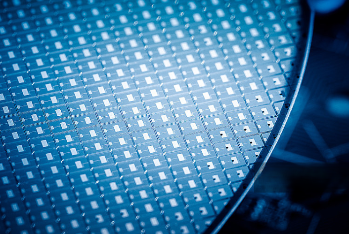 化学清洗与抛光:半导体表面处理的精密艺术